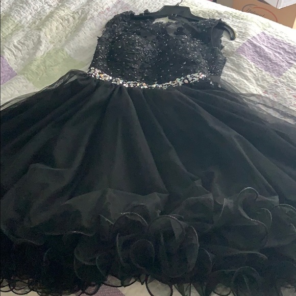 Short poofy black prom dress - Picture 6 of 8